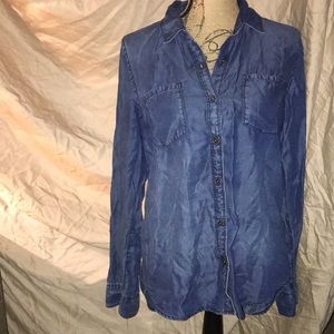 🔹dark blue denim button down🔹